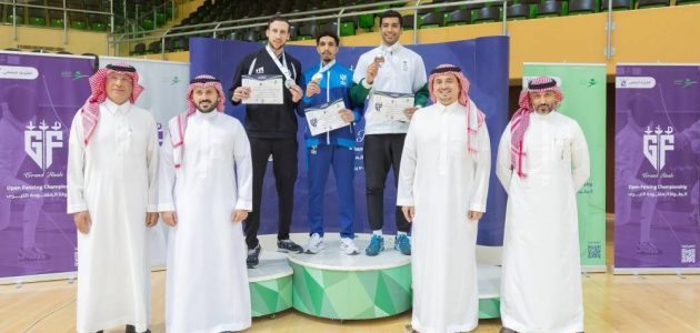 المطيري والعميري يتألقان في البطولة المفتوحة للمبارزة: منافسة مثيرة تثير حماس الجماهير! 1 المطيري والعميري يتألقان في البطولة المفتوحة للمبارزة: منافسة مثيرة تثير حماس الجماهير!