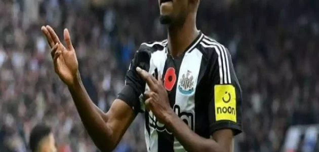 الهلال يجهز طائرة خاصة وأربعة موظفين لضم إيزاك، والسويدي يفاجئهم برد غير متوقع 1 الهلال يجهز طائرة خاصة وأربعة موظفين لضم إيزاك، والسويدي يفاجئهم برد غير متوقع