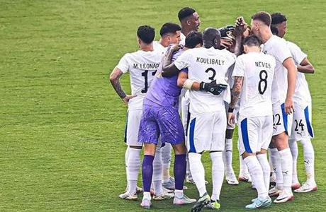 الوليد بن طلال يُفاجئ الهلال بدعم مالي غير مسبوق يُعزز طموحات الفريق! 1 الوليد بن طلال يُفاجئ الهلال بدعم مالي غير مسبوق يُعزز طموحات الفريق!
