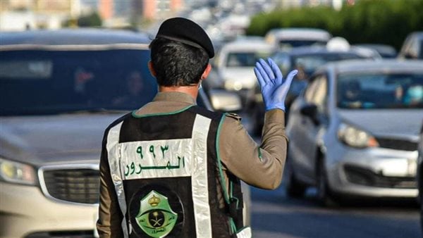 تحذير هام: 4 حالات قد تعرضك لغرامة تصل إلى 300 ريال سعودي بسبب عدم استخدام "إشارة الالتفاف"