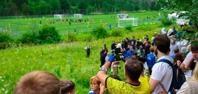جماهير النصر تتابع رونالدو ورفاقه في معسكر النمسا استعدادًا للموسم الجديد 1 جماهير النصر تتابع رونالدو ورفاقه في معسكر النمسا استعدادًا للموسم الجديد