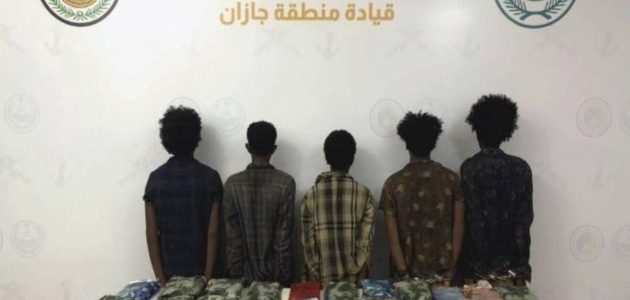 <p><strong>حصريًا: القبض على 5 مهربين في جازان بحوزتهم 57.6 كيلوجرام من الحشيش!</strong></p> 1 حصريًا: القبض على 5 مهربين في جازان بحوزتهم 57.6 كيلوجرام من الحشيش!