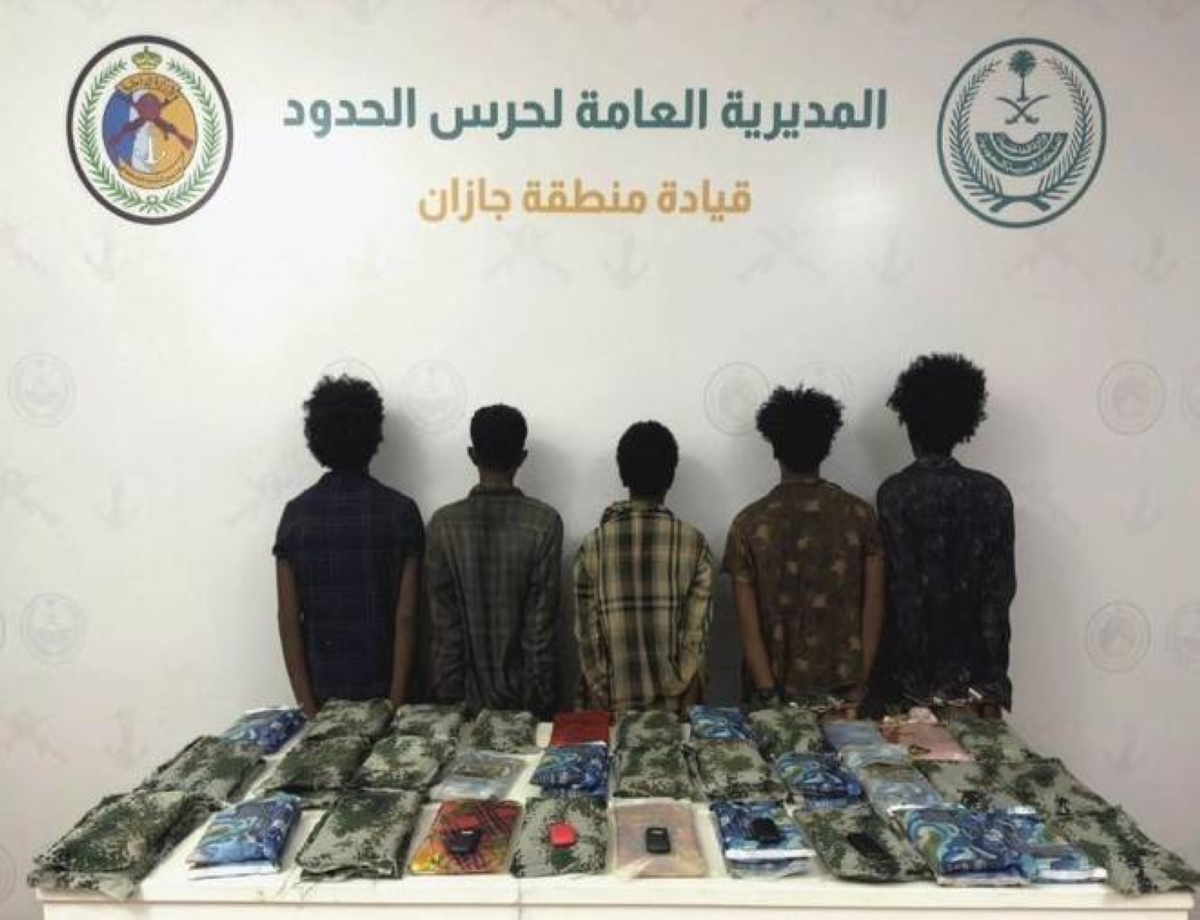 حصريًا: القبض على 5 مهربين في جازان بحوزتهم 57.6 كيلوجرام من الحشيش!