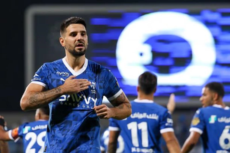 حصريًا: ميتروفيتش ينضم إلى معسكر الهلال السعودي!