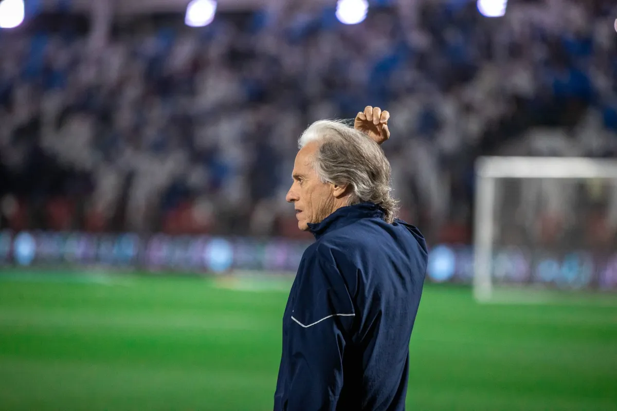 خيسوس يطالب النصراويين بتأجيل "الغربلة" حتى عودته: هل ستتغير خطط النصر؟