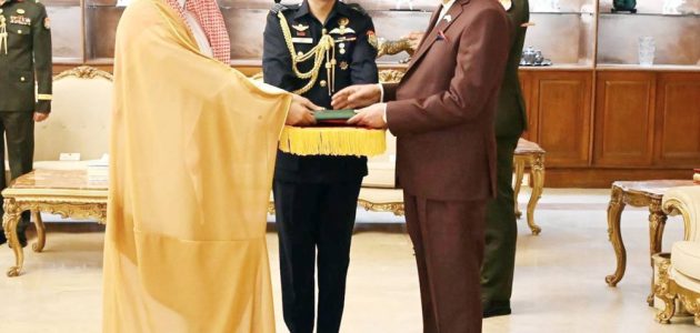 رئيس بنغلاديش يستقبل سفير المملكة بن عبيه: بداية عهد دبلوماسي جديد! 1 رئيس بنغلاديش يستقبل سفير المملكة بن عبيه: بداية عهد دبلوماسي جديد!