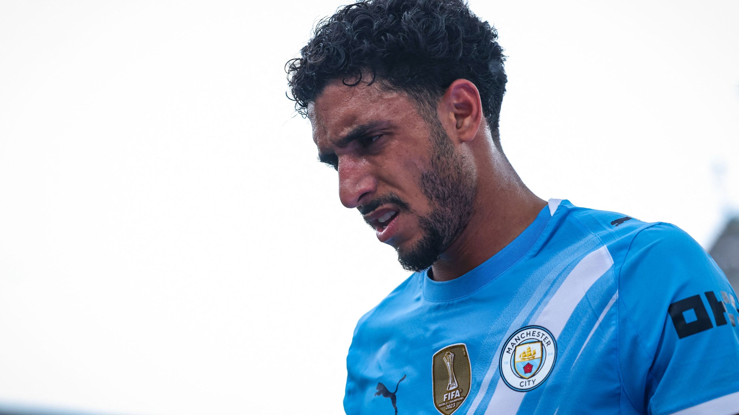 زميل مرموش السابق يختار البريميرليج على الهلال: صفقة مثيرة تثير الجدل في عالم كرة القدم!