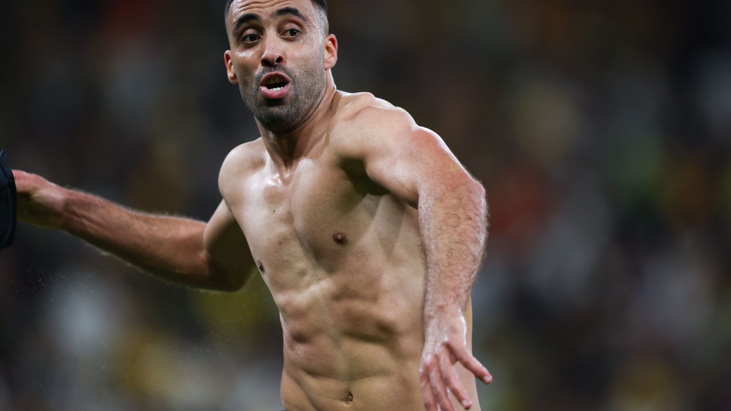 صفقة مدوية: حمد الله ينتقل للهلال وتفاعل نجم النصر السابق يثير الدهشة!