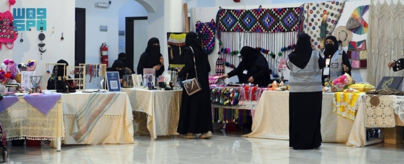 فن الخزف السعودي يتألق في طيبة الطيبة ويبرز جمال الحرف التقليدية