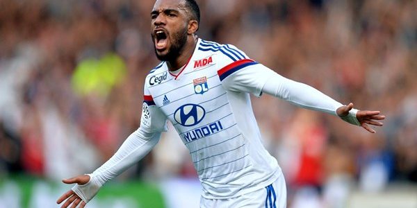 لاكازيت يثير حماس الجماهير في الدوري السعودي: تفاصيل حصرية عن انتقاله إلى الاتحاد! 1 لاكازيت يثير حماس الجماهير في الدوري السعودي: تفاصيل حصرية عن انتقاله إلى الاتحاد!