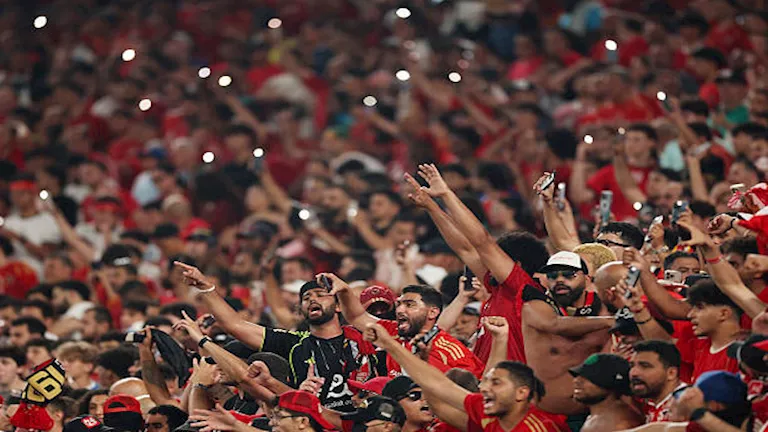 مدافع منتخب مصر يثير الجدل برفضه الانتقال إلى الأهلي: ما الأسباب وراء هذا القرار المفاجئ؟