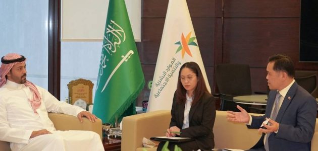 <p><strong>مدير "الموارد البشرية" بمكة يستقبل نائب قنصل الفلبين في جدة: تعزيز العلاقات الثنائية!</strong></p> 1 مدير "الموارد البشرية" بمكة يستقبل نائب قنصل الفلبين في جدة: تعزيز العلاقات الثنائية!