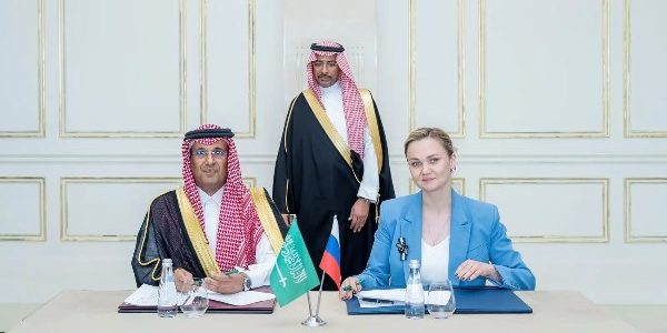 <p><strong>"مذكرة تفاهم تاريخية بين 'مدن' السعودية وحكومة موسكو لتعزيز التعاون الصناعي والابتكار"</strong></p> 1 "مذكرة تفاهم تاريخية بين 'مدن' السعودية وحكومة موسكو لتعزيز التعاون الصناعي والابتكار"