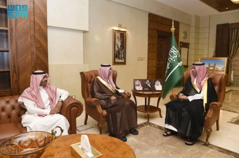 مُحافظ جدة يلتقي مدير الجمعية العربية السعودية للثقافة والفنون لتعزيز التعاون الثقافي بالمحافظة 1 مُحافظ جدة يلتقي مدير الجمعية العربية السعودية للثقافة والفنون لتعزيز التعاون الثقافي بالمحافظة