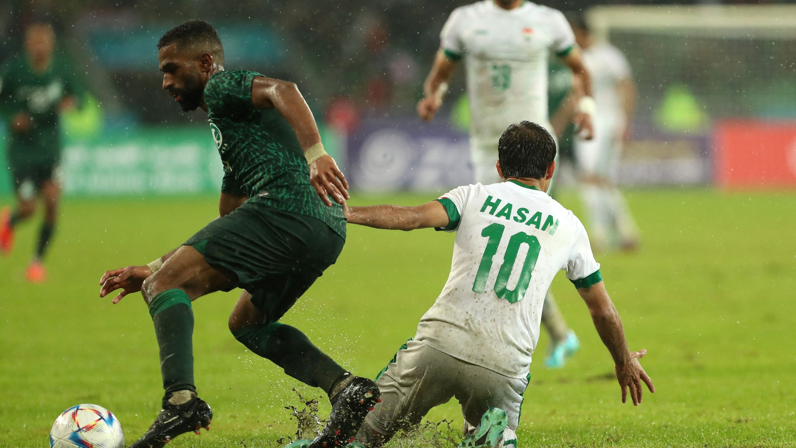 نجم العراق السابق يؤكد: السعودية تملك أفضل الفرص للتأهل إلى كأس العالم