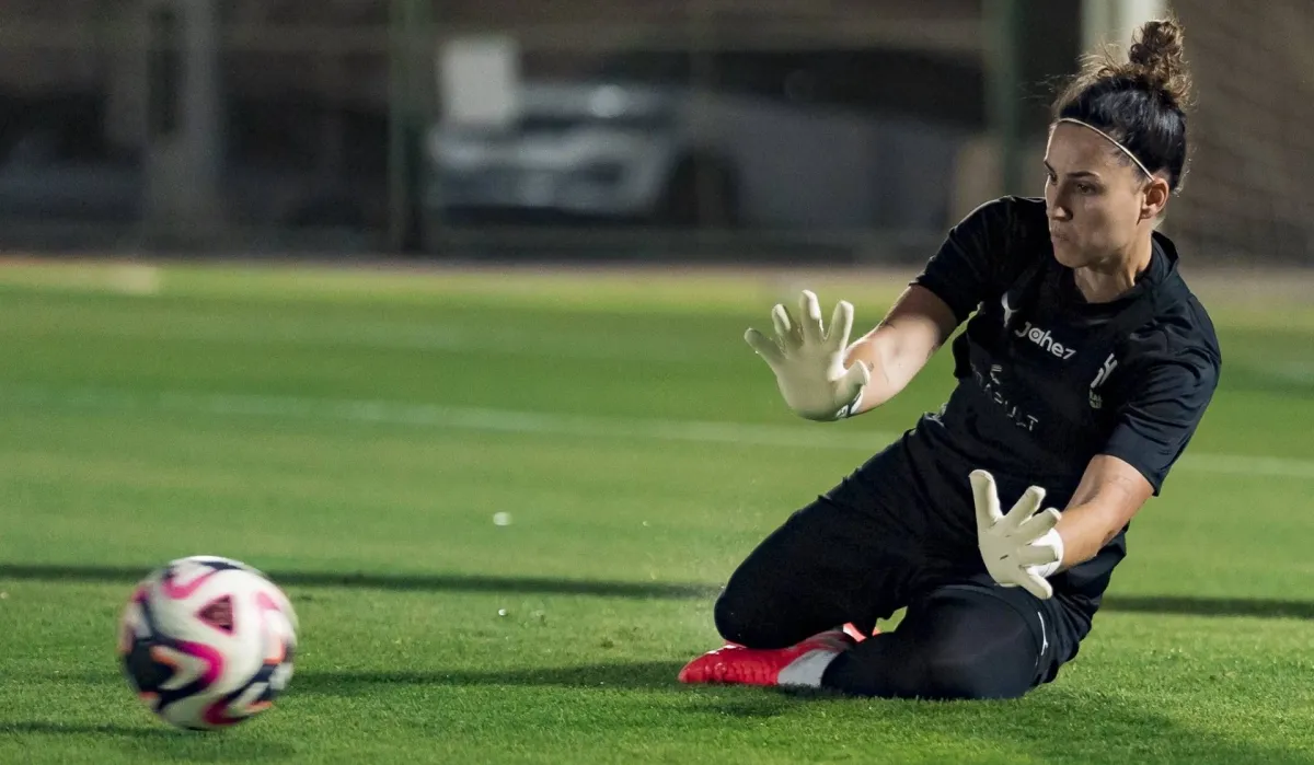 نويليا الإسبانية تتألق في حماية شباك «سيدات الهلال» وتحقق انتصارات مذهلة!