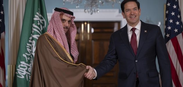 وزير خارجية السعودية يبرز أهمية وقف الاعتداءات الإسرائيلية على سوريا خلال لقائه مع روبيو 1 وزير خارجية السعودية يبرز أهمية وقف الاعتداءات الإسرائيلية على سوريا خلال لقائه مع روبيو