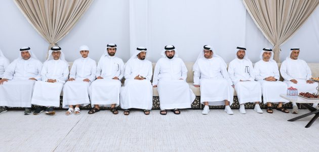 أحمد بن محمد يشارك في مراسم عزاء إبراهيم عيسى بو حميد: لحظات مؤثرة تعكس عمق العلاقات الإنسانية 1 أحمد بن محمد يشارك في مراسم عزاء إبراهيم عيسى بو حميد: لحظات مؤثرة تعكس عمق العلاقات الإنسانية