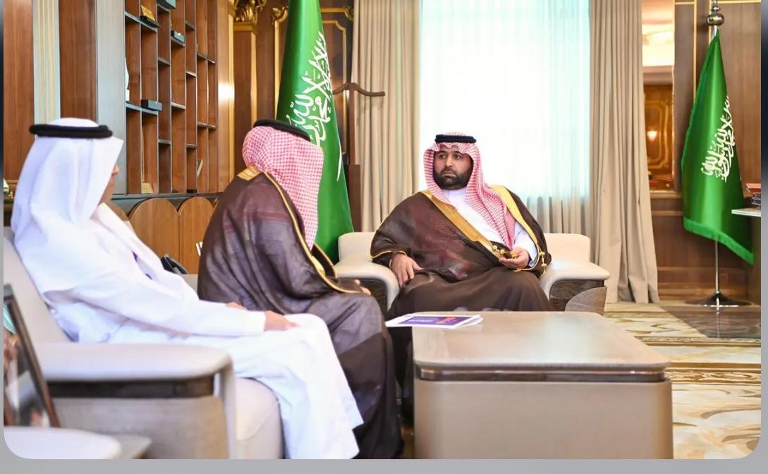 أمير جازان يلتقي مدير الاتصالات السعودية في زيارة رسمية لتعزيز التعاون بالمنطقة