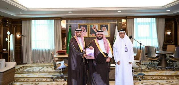 أمير جازان يلتقي مدير الاتصالات السعودية ويستعرض تقرير الاستدامة لعام 2024 1 أمير جازان يلتقي مدير الاتصالات السعودية ويستعرض تقرير الاستدامة لعام 2024