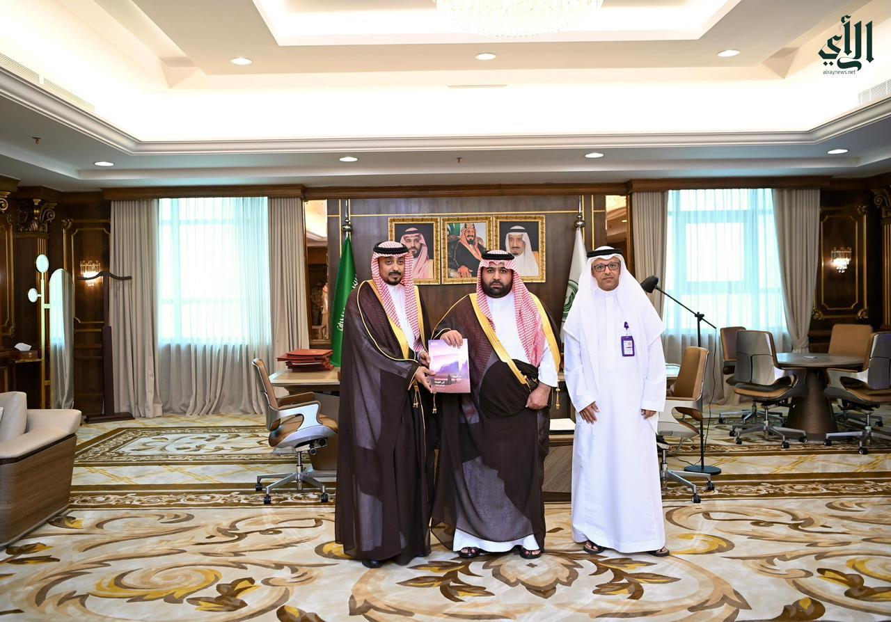 أمير جازان يلتقي مدير الاتصالات السعودية ويستعرض تقرير الاستدامة لعام 2024