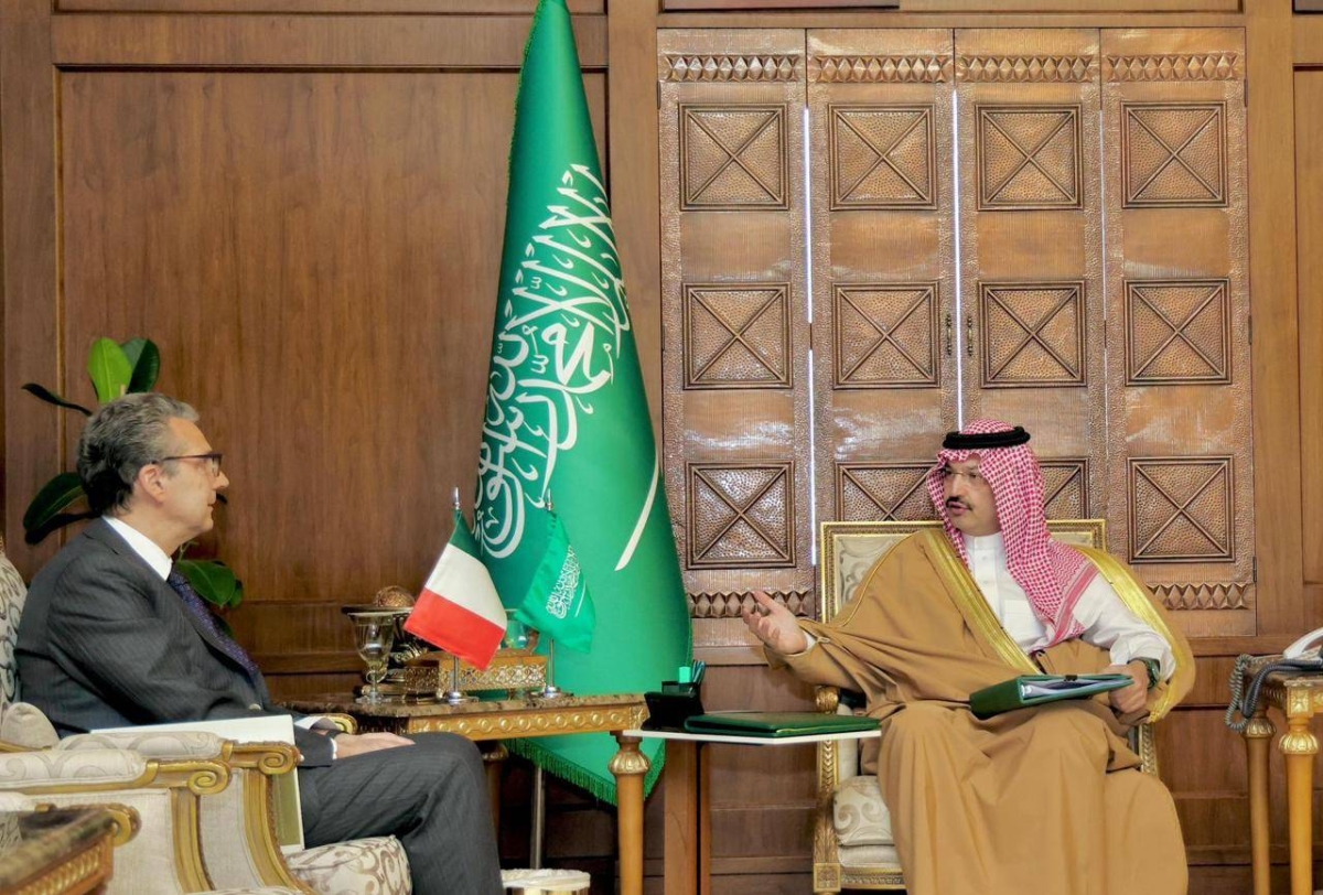أمير عسير وسفير إيطاليا يناقشان سبل تعزيز التعاون المشترك في مجالات متعددة