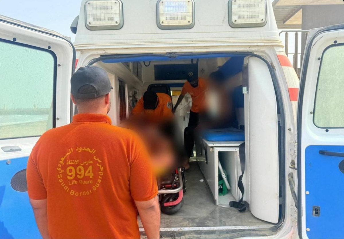إنقاذ ثلاثة مواطنين من الغرق أثناء السباحة في جازان