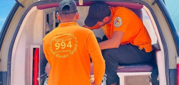 إنقاذ ثلاثة مواطنين من الغرق في تبوك أثناء ممارستهم السباحة 1 إنقاذ ثلاثة مواطنين من الغرق في تبوك أثناء ممارستهم السباحة