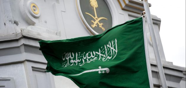 إيقاف 30 موظفاً حكومياً بتهمة تسهيل أداء الحج لمخالفين في خطوة مفاجئة من السلطات 1 إيقاف 30 موظفاً حكومياً بتهمة تسهيل أداء الحج لمخالفين في خطوة مفاجئة من السلطات