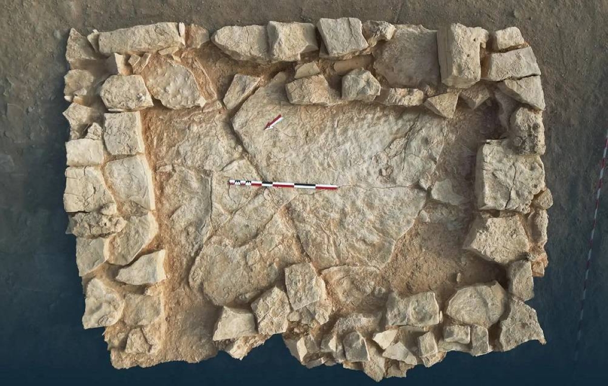 اكتشاف آثار فخارية وأدوات حجرية تعود إلى 50 ألف سنة في السعودية يكشف أسرار الحضارات القديمة 1 اكتشاف آثار فخارية وأدوات حجرية تعود إلى 50 ألف سنة في السعودية يكشف أسرار الحضارات القديمة