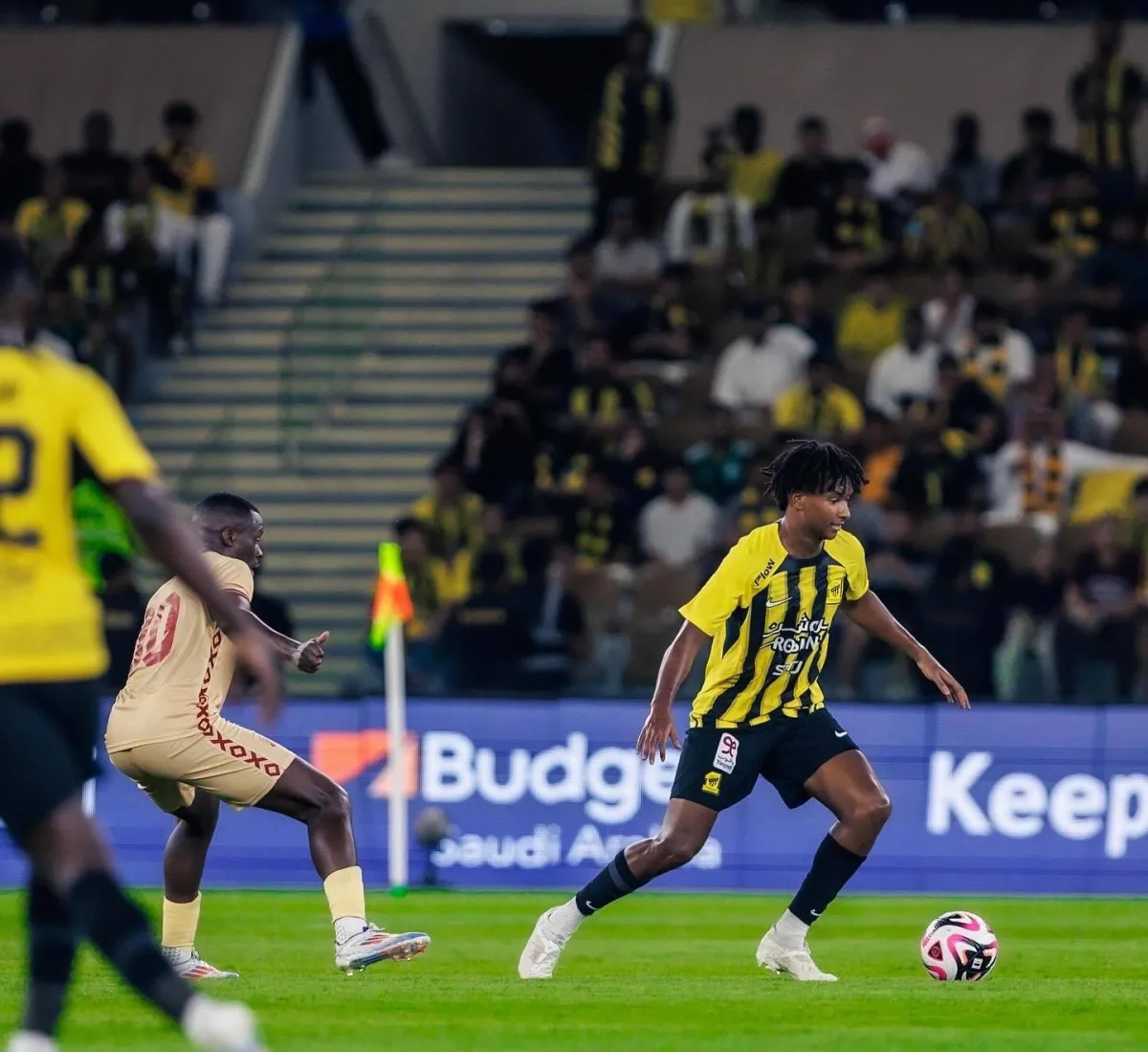 التعاون يفاوض لاستعارة لاعب الاتحاد عبد الإله هوساوي في صفقة مرتقبة