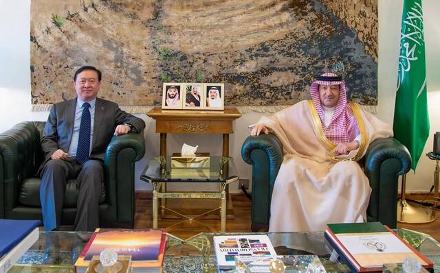 السعودية تستعرض آفاق تعزيز العلاقات الاستراتيجية مع السفير الصيني في لقاء رفيع المستوى