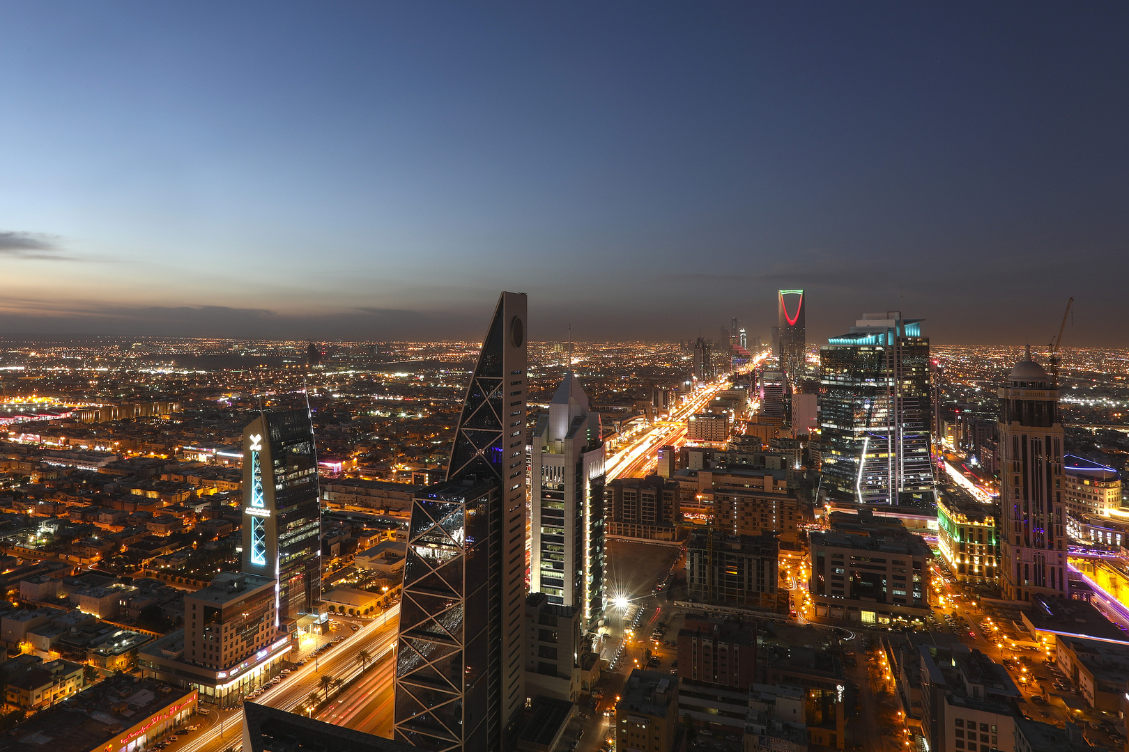 السعودية توافق على قرار تاريخي يسمح بتملك الأجانب غير المقيمين لعقارات داخل المملكة
