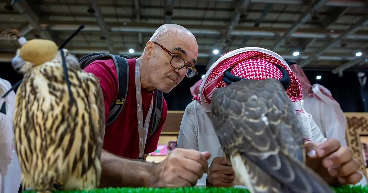 المزاد الدولي للصقور في الرياض يستقطب الزوار والمشاركين من الخليج والعالم بفرص استثمارية وتراثية متميزة