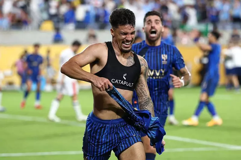 الهلال يكشف عن انضمام ليوناردو إلى التدريبات الجماعية استعداداً للموسم الجديد