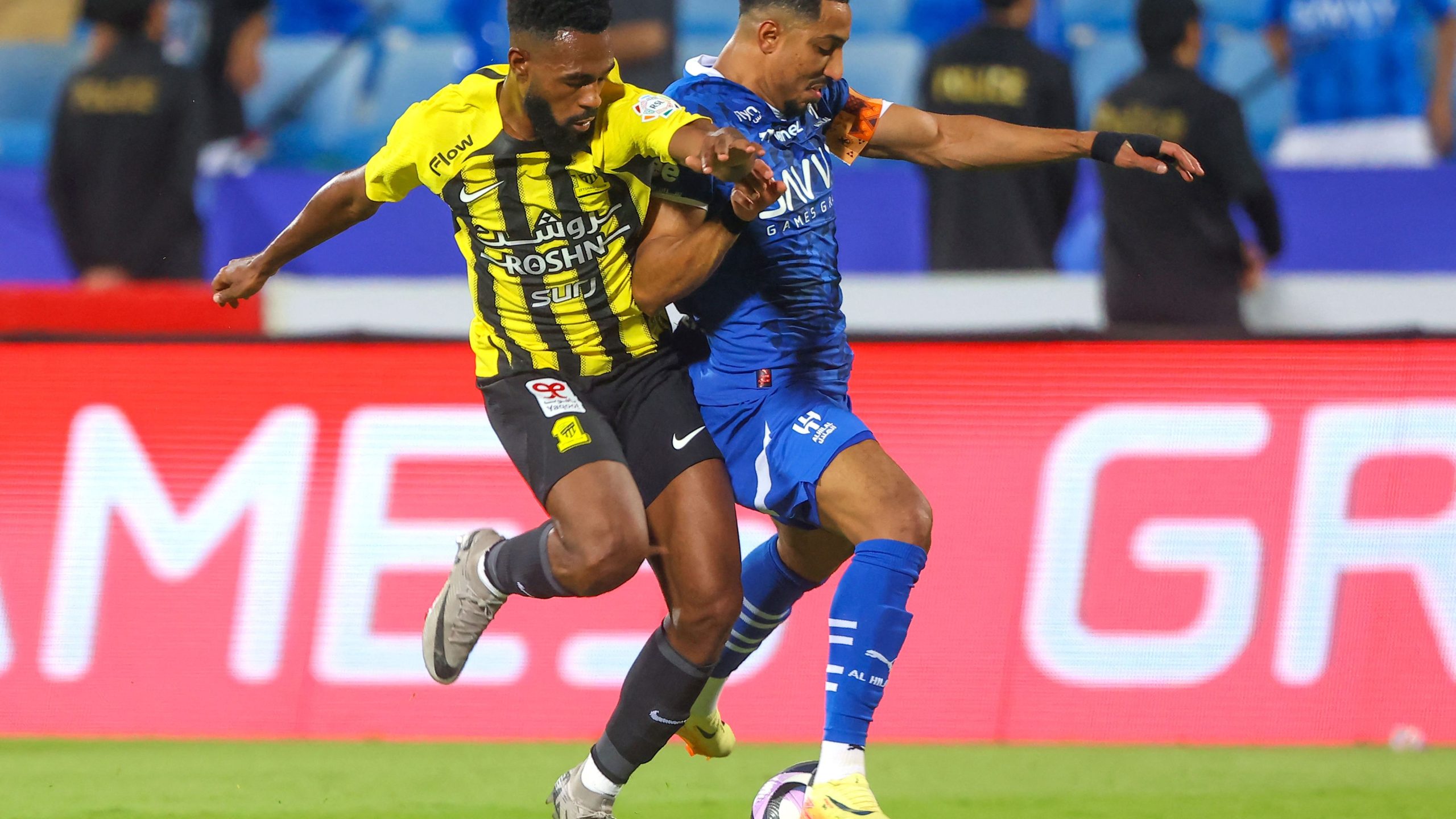 الهلال يواجه التحديات في الدوري السعودي: تفاصيل مباريات الديربي والكلاسيكو على أرضه وخارجها
