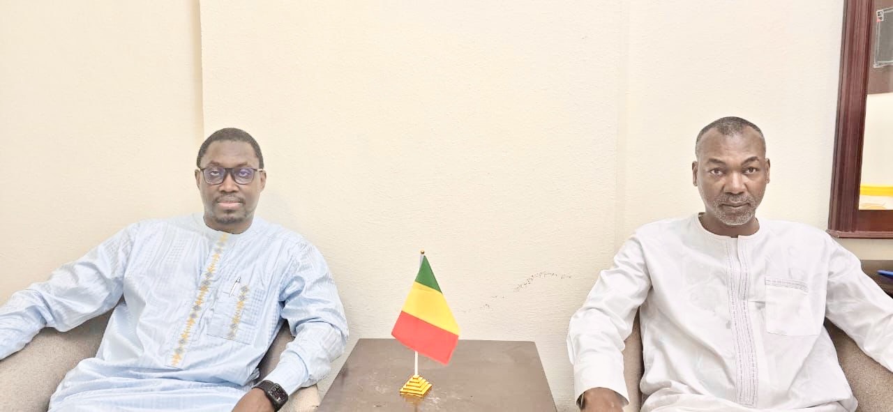 رئيس جامعة أفريقيا الفرنسية العربية يدعو الطلاب في السعودية إلى تعزيز جهودهم الأكاديمية لتحقيق النجاح