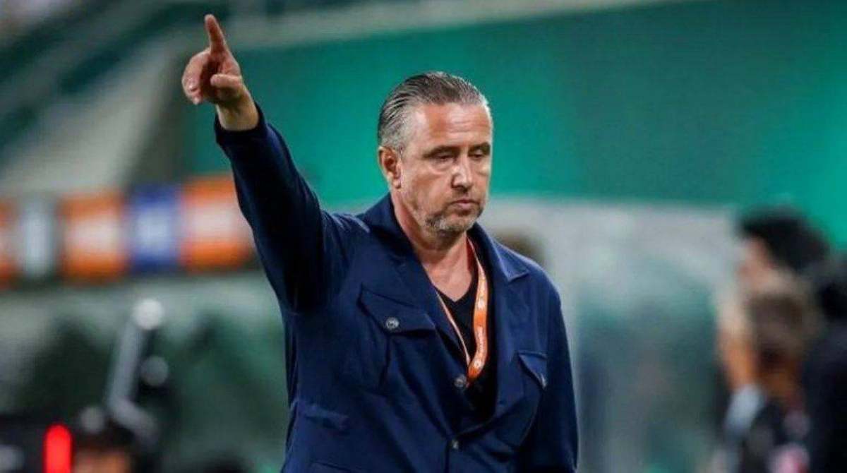 ريجيكامب يتولى قيادة الهلال السوداني: تحديات جديدة وآمال كبيرة في الموسم المقبل!