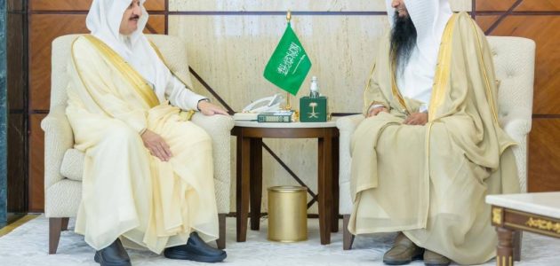 <p><strong>سعود بن نايف يستقبل مدير فرع الرئاسة العامة للبحوث العلمية والإفتاء في الشرقية: تعزيز التعاون لخدمة المجتمع</strong></p> 1 سعود بن نايف يستقبل مدير فرع الرئاسة العامة للبحوث العلمية والإفتاء في الشرقية: تعزيز التعاون لخدمة المجتمع