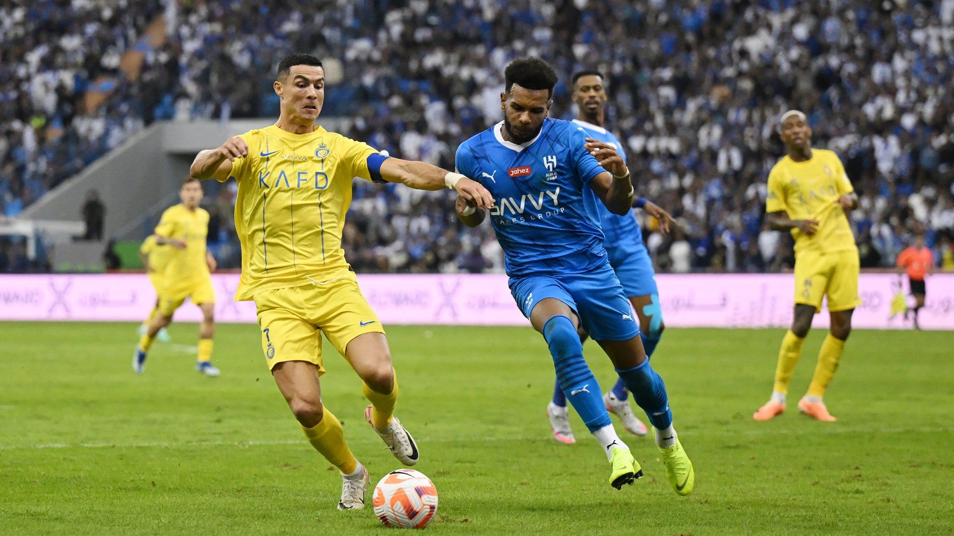 علي البليهي يلفت أنظار عملاقي دوري روشن بعد مغادرته حسابات الهلال