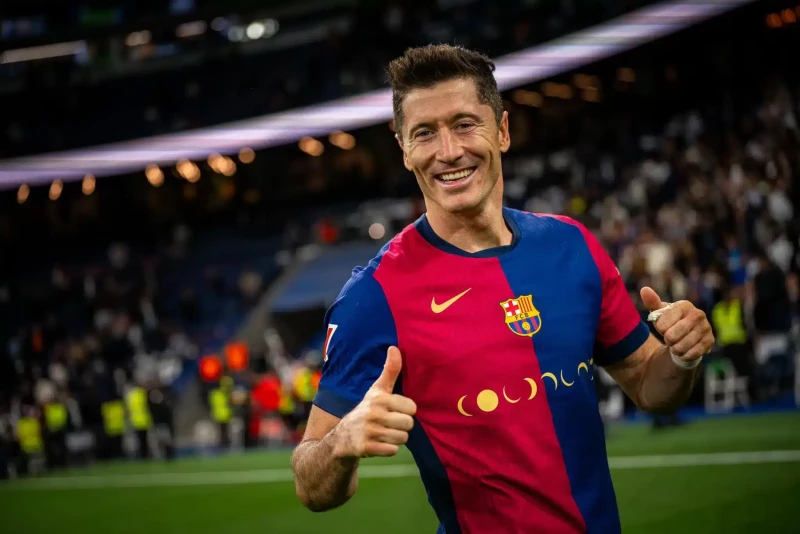 مهاجم برشلونة يتلقى عرضاً مغرياً للانتقال إلى الدوري السعودي