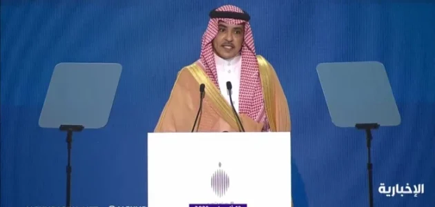 وزير الإعلام يتحدث عن المخاوف بشأن قدرة شركة "ثمانية" على نقل مباريات الدوري السعودي في فيديو حصري 1 وزير الإعلام يتحدث عن المخاوف بشأن قدرة شركة "ثمانية" على نقل مباريات الدوري السعودي في فيديو حصري