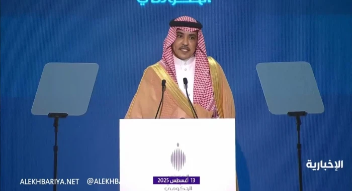 وزير الإعلام يتحدث عن المخاوف بشأن قدرة شركة "ثمانية" على نقل مباريات الدوري السعودي في فيديو حصري