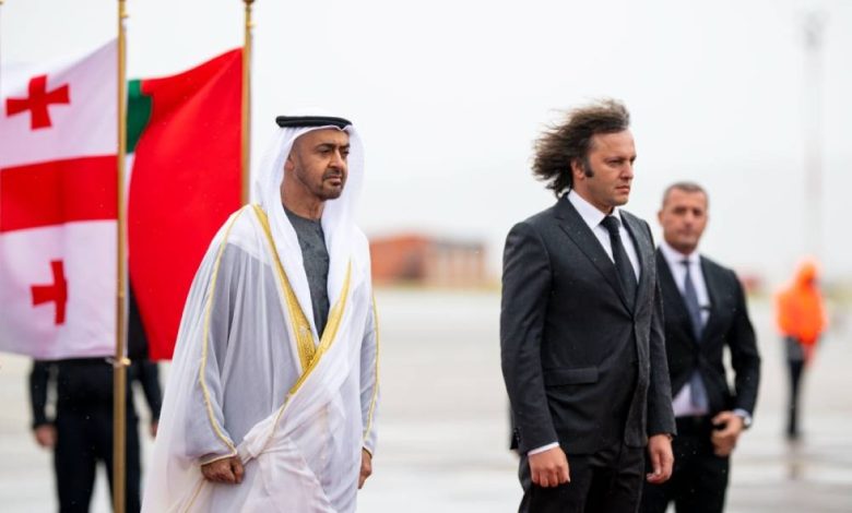 "محمد بن زايد يبدأ زيارة رسمية تاريخية إلى جورجيا لتعزيز العلاقات الثنائية"