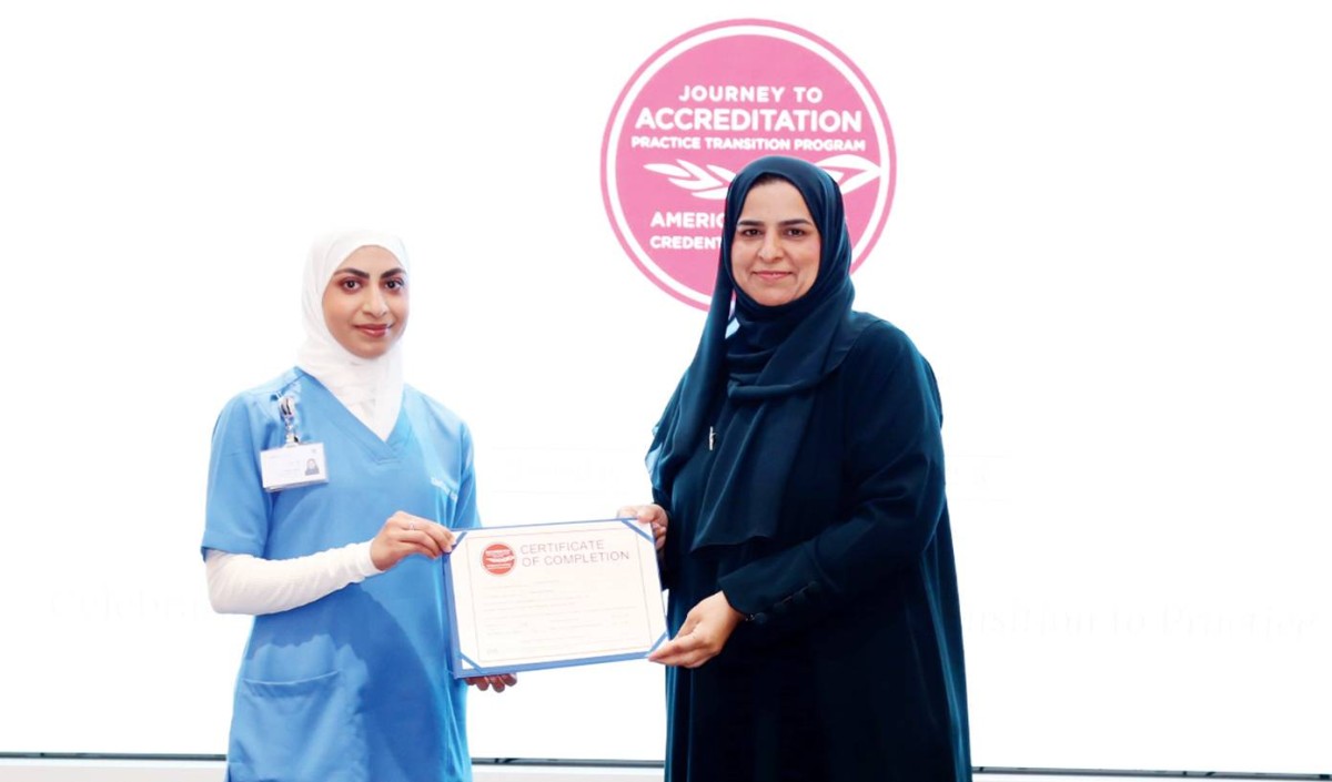 "98 خريجًا من البرنامج الانتقالي للتمريض: بداية جديدة لمستقبل مشرق في الرعاية الصحية!"