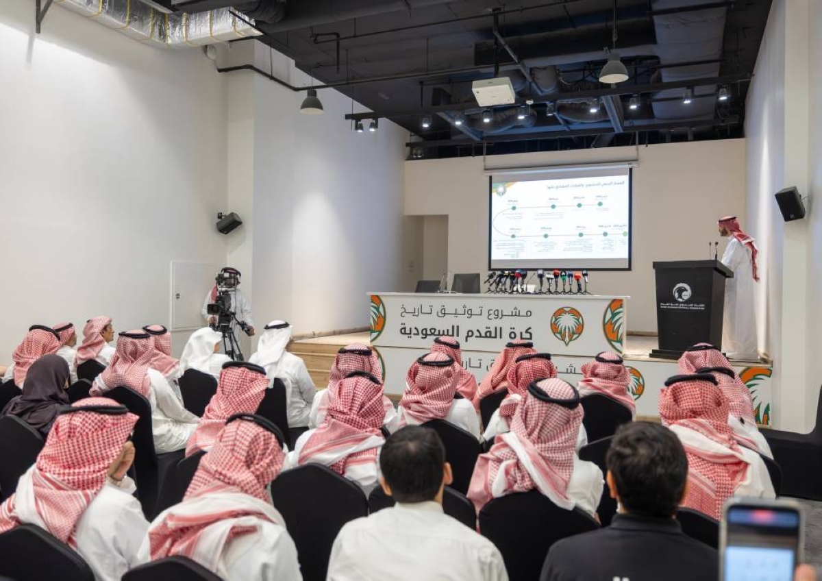 آل خليفة يبارك المسحل على إنجاز مشروع توثيق تاريخ كرة القدم السعودية