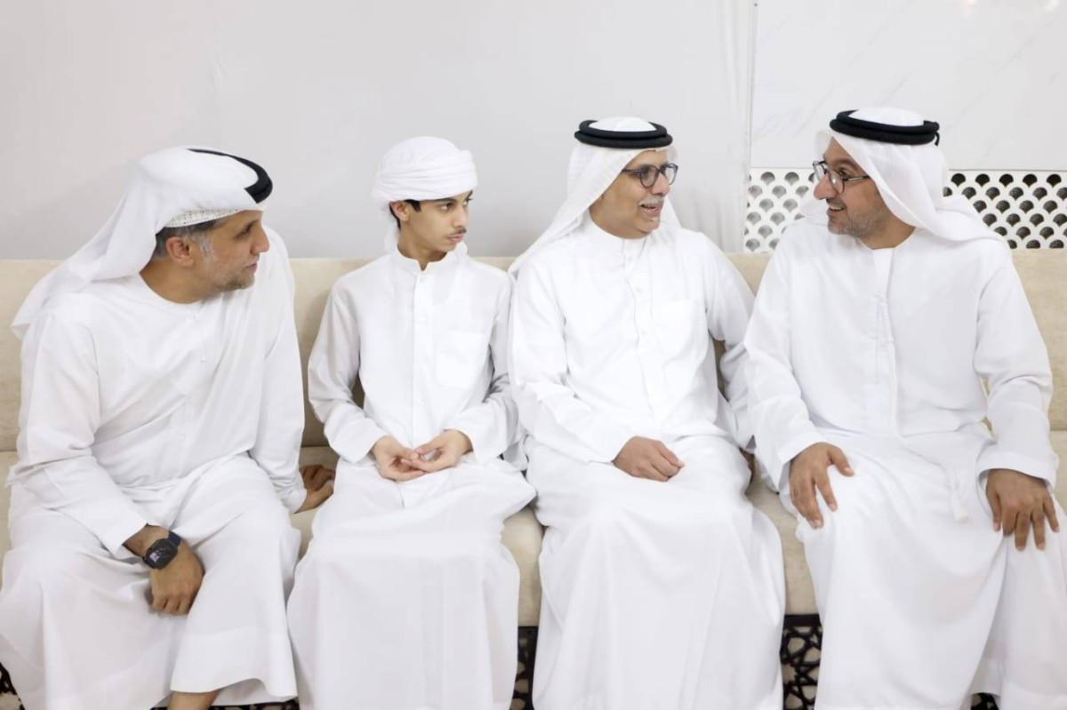 أحمد بن محمد يشارك في تقديم واجب العزاء لأسرة إبراهيم عيسى بو حميد: لحظات مؤثرة تعكس قيم التعاطف والتضامن