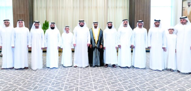 أحمد بن محمد يشهد احتفالات زفاف الفلاسي والمطروشي: لحظات لا تُنسى في ليلة العمر! 1 أحمد بن محمد يشهد احتفالات زفاف الفلاسي والمطروشي: لحظات لا تُنسى في ليلة العمر!