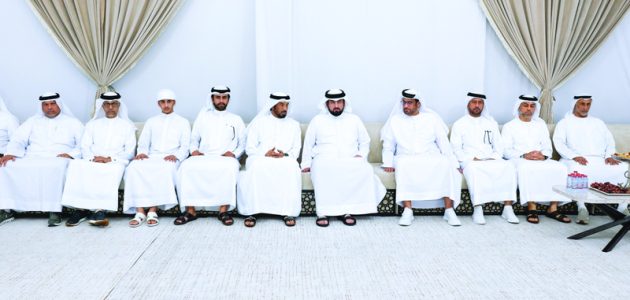 أحمد بن محمد يقدم تعازيه القلبية في وفاة إبراهيم عيسى بوحميد: لحظات مؤثرة في وداع الراحل 1 أحمد بن محمد يقدم تعازيه القلبية في وفاة إبراهيم عيسى بوحميد: لحظات مؤثرة في وداع الراحل