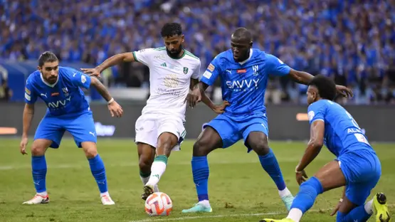 أهلي جدة يواجه الهلال في قمة الدوري السعودي: تفاصيل الموعد والقناة الناقلة والمعلقين